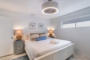 Destin Dolphin by Avantstay 2 Mins Walk To Beach w Pool Large Outdoor 