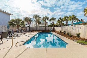 Destin Dolphin by Avantstay 2 Mins Walk To Beach w Pool Large Outdoor 