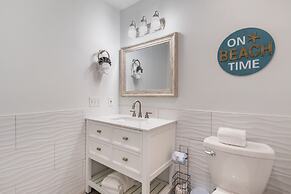 Destin Dolphin by Avantstay 2 Mins Walk To Beach w Pool Large Outdoor 