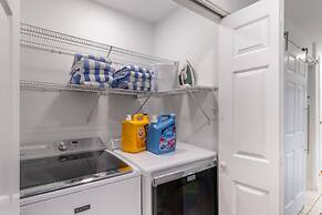 Destin Dolphin by Avantstay 2 Mins Walk To Beach w Pool Large Outdoor 