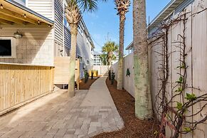 Destin Dolphin by Avantstay 2 Mins Walk To Beach w Pool Large Outdoor 