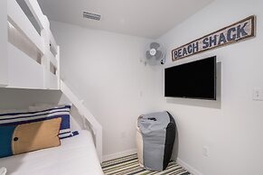 Destin Dolphin by Avantstay 2 Mins Walk To Beach w Pool Large Outdoor 