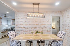 Destin Dolphin by Avantstay 2 Mins Walk To Beach w Pool Large Outdoor 