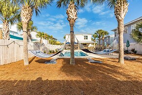 Destin Dolphin by Avantstay 2 Mins Walk To Beach w Pool Large Outdoor 