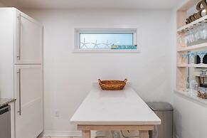 Destin Dolphin by Avantstay 2 Mins Walk To Beach w Pool Large Outdoor 