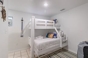 Destin Dolphin by Avantstay 2 Mins Walk To Beach w Pool Large Outdoor 