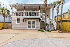 Destin Dolphin by Avantstay 2 Mins Walk To Beach w Pool Large Outdoor 
