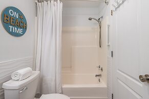 Destin Dolphin by Avantstay 2 Mins Walk To Beach w Pool Large Outdoor 