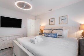 Destin Dolphin by Avantstay 2 Mins Walk To Beach w Pool Large Outdoor 