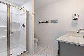 Destin Dolphin by Avantstay 2 Mins Walk To Beach w Pool Large Outdoor 