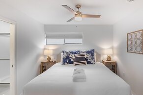 Destin Dolphin by Avantstay 2 Mins Walk To Beach w Pool Large Outdoor 