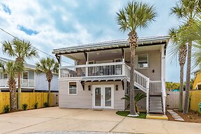 Destin Dolphin by Avantstay 2 Mins Walk To Beach w Pool Large Outdoor 