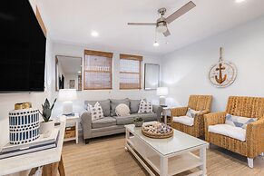 Destin Dolphin by Avantstay 2 Mins Walk To Beach w Pool Large Outdoor 