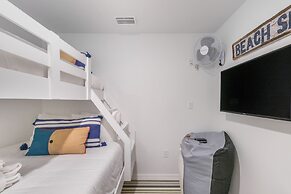 Destin Dolphin by Avantstay 2 Mins Walk To Beach w Pool Large Outdoor 