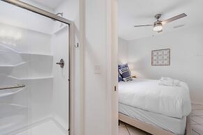 Destin Dolphin by Avantstay 2 Mins Walk To Beach w Pool Large Outdoor 