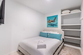 Destin Dolphin by Avantstay 2 Mins Walk To Beach w Pool Large Outdoor 