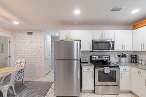 Destin Dolphin by Avantstay 2 Mins Walk To Beach w Pool Large Outdoor 