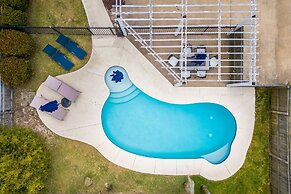 Pelican Retreat by Avantstay 5 Mins TO Beach Pet Friendly w Pool BBQ