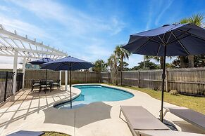 Pelican Retreat by Avantstay 5 Mins TO Beach Pet Friendly w Pool BBQ