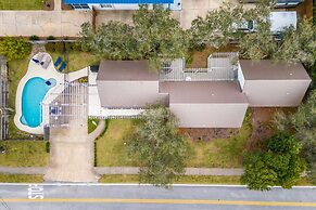 Pelican Retreat by Avantstay 5 Mins TO Beach Pet Friendly w Pool BBQ