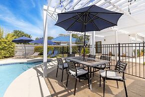 Pelican Retreat by Avantstay 5 Mins TO Beach Pet Friendly w Pool BBQ