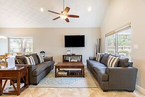 Pelican Retreat by Avantstay 5 Mins TO Beach Pet Friendly w Pool BBQ