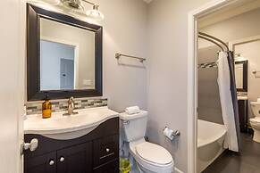 Pelican Retreat by Avantstay 5 Mins TO Beach Pet Friendly w Pool BBQ