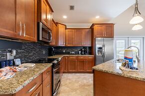 Pelican Retreat by Avantstay 5 Mins TO Beach Pet Friendly w Pool BBQ