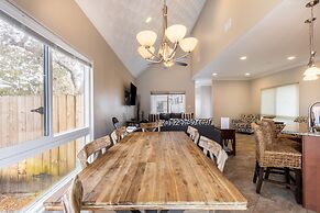 Pelican Retreat by Avantstay 5 Mins TO Beach Pet Friendly w Pool BBQ