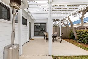 Pelican Retreat by Avantstay 5 Mins TO Beach Pet Friendly w Pool BBQ