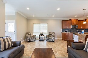 Pelican Retreat by Avantstay 5 Mins TO Beach Pet Friendly w Pool BBQ