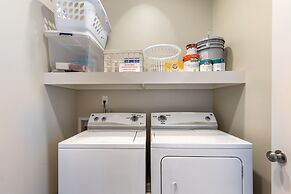 Pelican Retreat by Avantstay 5 Mins TO Beach Pet Friendly w Pool BBQ