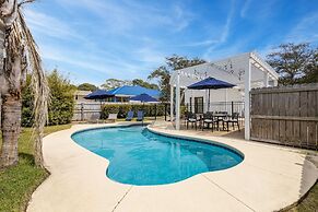 Pelican Retreat by Avantstay 5 Mins TO Beach Pet Friendly w Pool BBQ