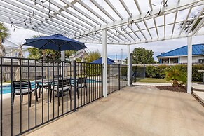 Pelican Retreat by Avantstay 5 Mins TO Beach Pet Friendly w Pool BBQ