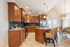 Pelican Retreat by Avantstay 5 Mins TO Beach Pet Friendly w Pool BBQ