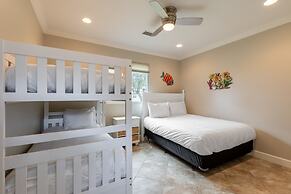 Pelican Retreat by Avantstay 5 Mins TO Beach Pet Friendly w Pool BBQ