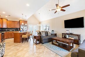 Pelican Retreat by Avantstay 5 Mins TO Beach Pet Friendly w Pool BBQ