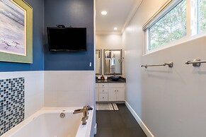 Pelican Retreat by Avantstay 5 Mins TO Beach Pet Friendly w Pool BBQ