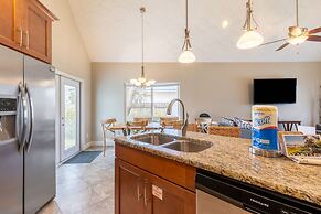 Pelican Retreat by Avantstay 5 Mins TO Beach Pet Friendly w Pool BBQ