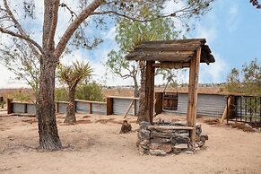 Asteroid by Avantstay Unique Ranch Retreat Just Outside Joshua Tree Pe