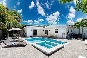 Turtle Nest by Avantstay Near Downtown Beaches - Chic FL Escape