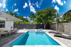 Turtle Nest by Avantstay Near Downtown Beaches - Chic FL Escape