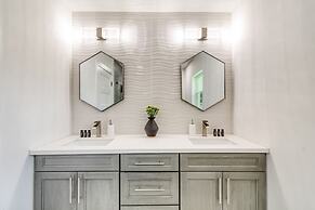 Turtle Nest by Avantstay Near Downtown Beaches - Chic FL Escape