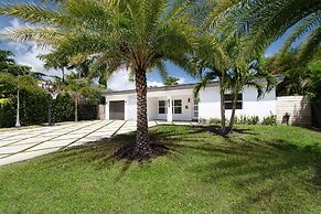 Turtle Nest by Avantstay Near Downtown Beaches - Chic FL Escape