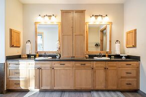 Riverwatch by Avantstay Deschutes in Your Yard