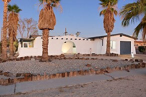 Carmella by Avantstay Modern Jtree Home w Large Outdoor Area