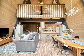 Alder by Avantstay Moody Retreat Patio Hot Tub in Sunriver