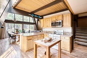 Alder by Avantstay Moody Retreat Patio Hot Tub in Sunriver