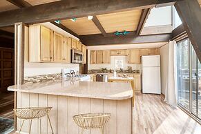 Alder by Avantstay Moody Retreat Patio Hot Tub in Sunriver