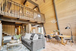 Alder by Avantstay Moody Retreat Patio Hot Tub in Sunriver